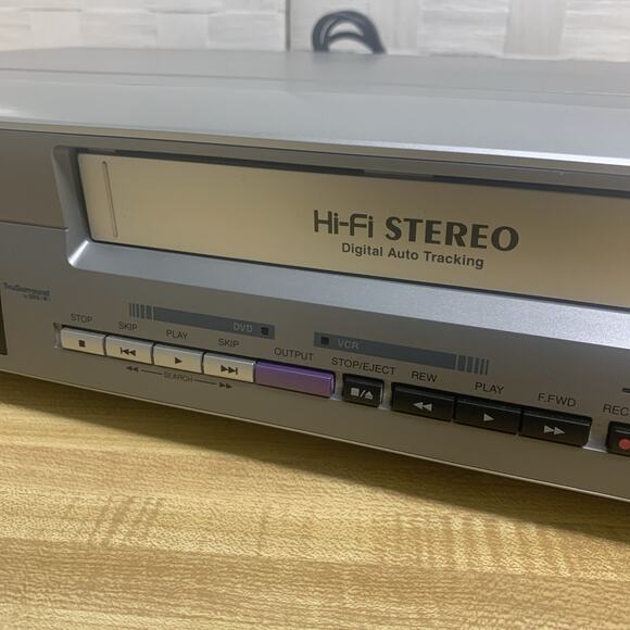 Hitachi DV-PF2U DVD/VCR/MP3 Playback Silver Combo Player w/Remote TESTED - Picture 4 of 13